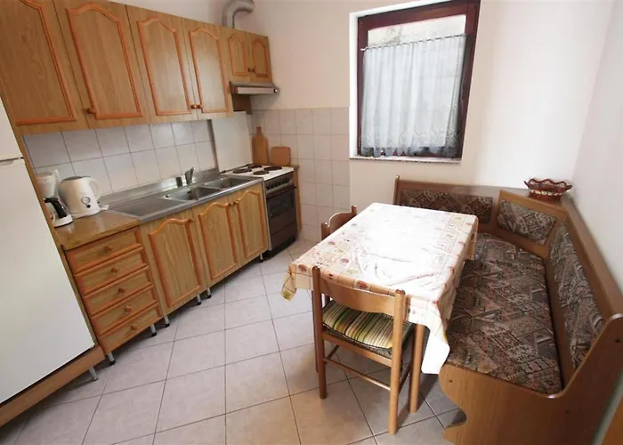 With Parking Space - 5493 Crikvenica